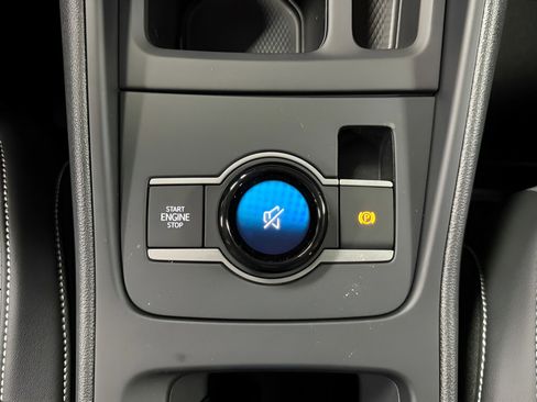 Used 2025 Volkswagen Tiguan SE image 26