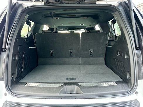 Used 2023 Chevrolet Suburban Premier image 27