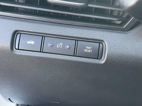 Used 2025 Nissan Altima 2.5 SV FWD image 21