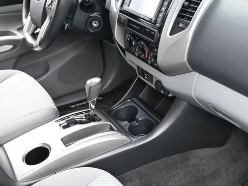 Used 2015 Toyota Tacoma PreRunner image 28