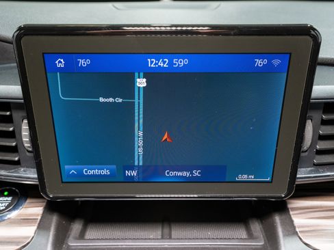 Used 2020 Ford Explorer Limited image 18