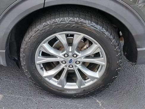Used 2023 Ford Explorer XLT w/ Equipment Group 202A AWD/4WD image 18
