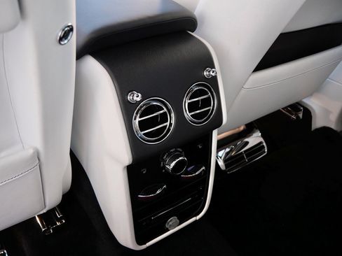 Certified 2022 Rolls-Royce Cullinan Black Badge image 30