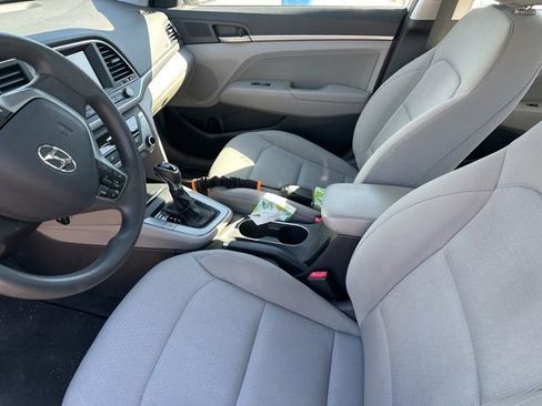 Used 2017 Hyundai Elantra SE image 11