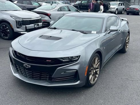 Used 2019 Chevrolet Camaro SS RWD image 3