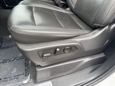 Used 2025 GMC Sierra 1500 SLT image 15