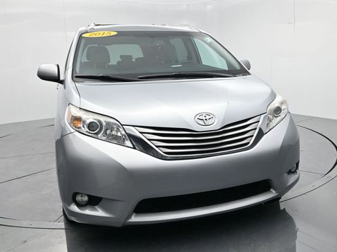 Used 2015 Toyota Sienna XLE image 2