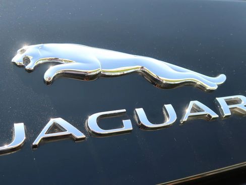 Used 2016 Jaguar F-TYPE R image 41