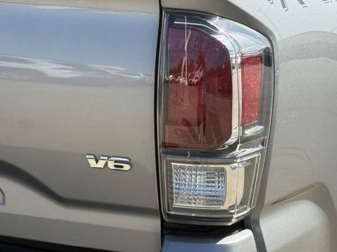 Used 2020 Toyota Tacoma TRD Off-Road w/ Technology Package AWD/4WD image 6