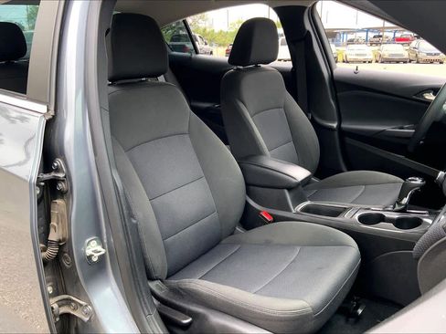 Used 2018 Chevrolet Cruze LT w/ Convenience Package image 9