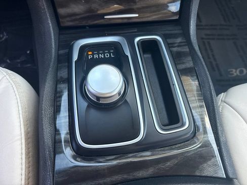 Used 2015 Chrysler 300 Limited w/ Driver Convenience Group RWD image 18