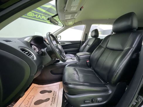 Used 2020 Nissan Pathfinder SL image 17