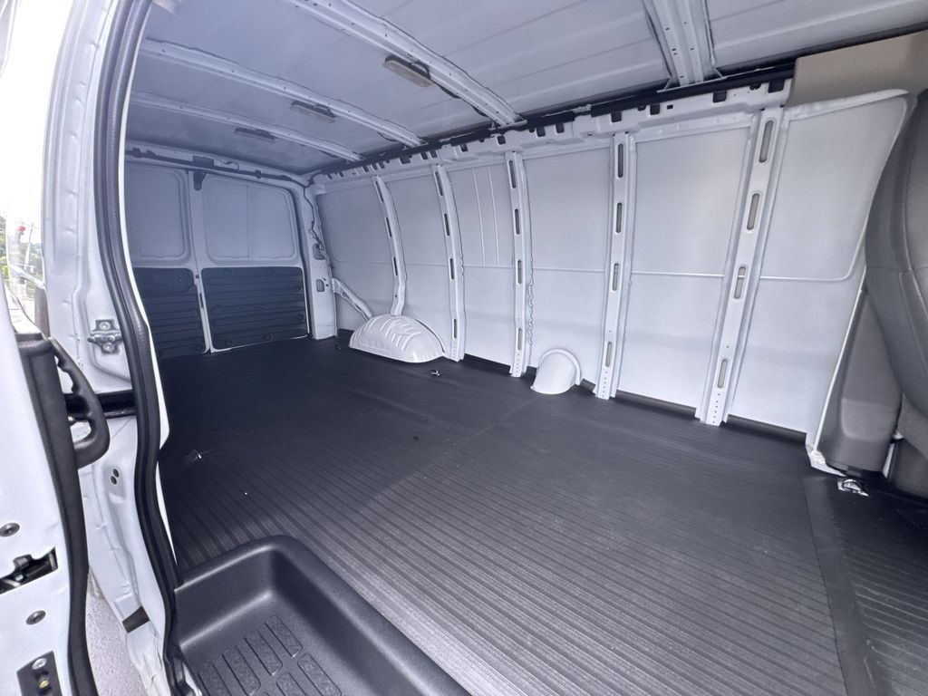 New 2025 GMC Savana 3500 Extended RWD image 26