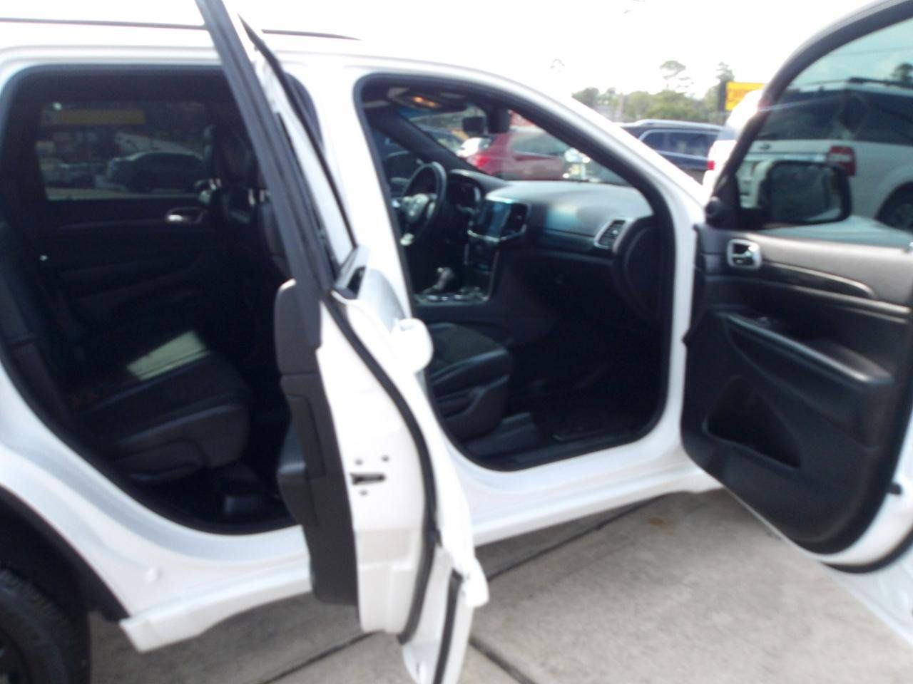 Used 2020 Jeep Grand Cherokee Altitude RWD image 6