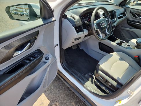 Used 2023 GMC Terrain SLE w/ Driver Convenience Package image 11