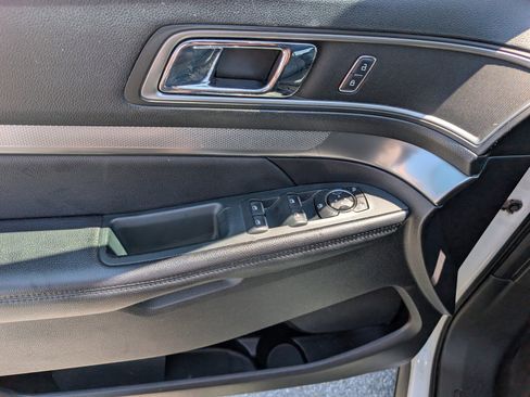 Used 2019 Ford Explorer XLT w/ Equipment Group 201A FWD image 20
