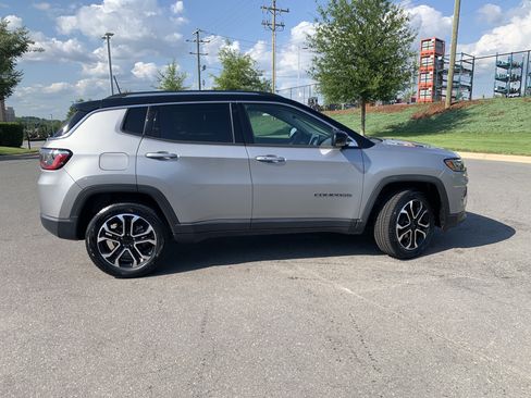 Certified 2022 Jeep Compass Limited AWD/4WD image 11