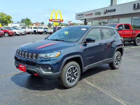New 2026 Jeep Compass Trailhawk w/ Trailer Tow Group AWD/4WD image 5