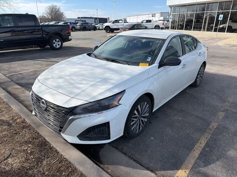 Certified 2025 Nissan Altima 2.5 SV image 1