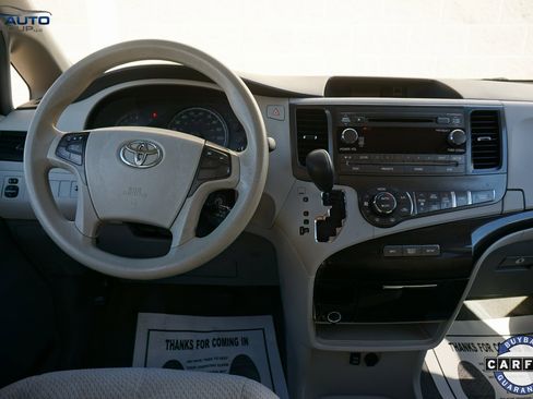 Used 2013 Toyota Sienna LE image 29