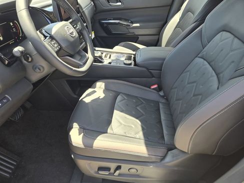 New 2026 Nissan Pathfinder Platinum AWD/4WD image 10