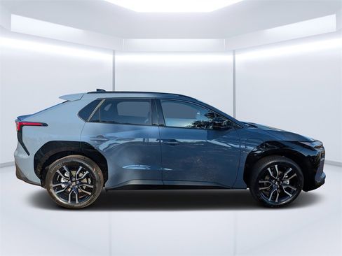 New 2026 Subaru Solterra Limited image 2