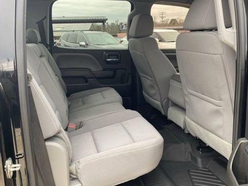 Used 2018 Chevrolet Silverado 1500 Custom w/ Custom Value Package image 8