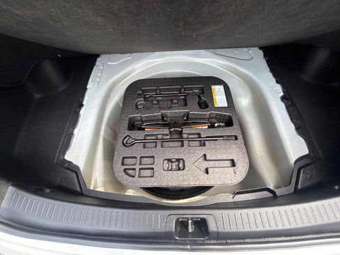 Used 2021 Toyota Corolla LE w/ Carpet Mat Package (TMS) FWD image 31