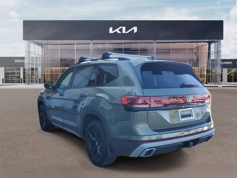 Used 2024 Volkswagen Atlas Peak Edition SE AWD/4WD image 4