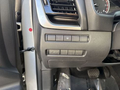 Used 2023 Nissan Rogue SV image 57