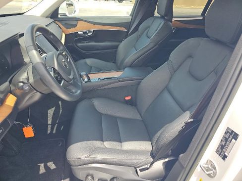 Used 2023 Volvo XC90 B5 Plus AWD/4WD image 3