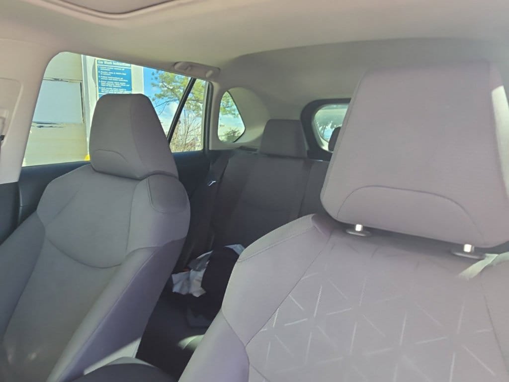 Used 2019 Toyota RAV4 XLE AWD/4WD image 10