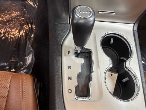 Used 2013 Jeep Grand Cherokee Overland AWD/4WD image 22