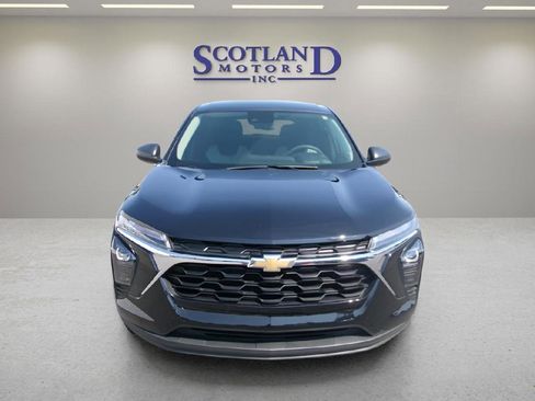 Used 2025 Chevrolet Trax LS FWD image 3