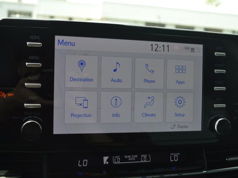 Used 2022 Toyota Sienna XSE FWD image 19