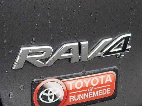 Used 2023 Toyota RAV4 XLE Premium image 29