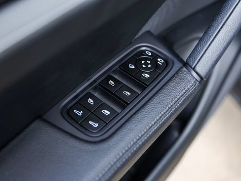 Certified 2024 Porsche Cayenne AWD/4WD image 27