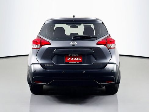 Used 2020 Nissan Kicks S image 4