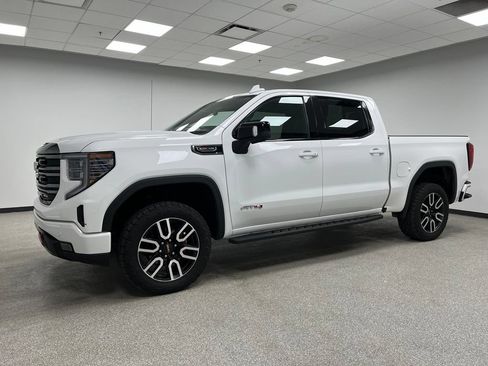 Used 2022 GMC Sierra 1500 AT4 w/ AT4 Premium Package AWD/4WD image 5