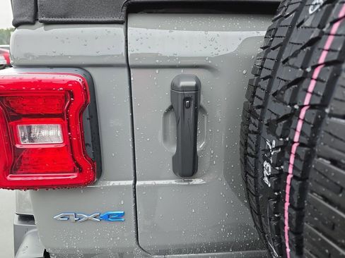 Used 2023 Jeep Wrangler Unlimited Sahara image 18