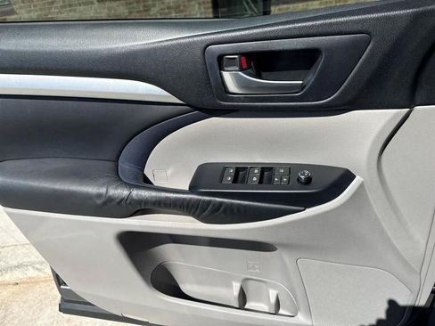 Used 2015 Toyota Highlander XLE FWD image 30