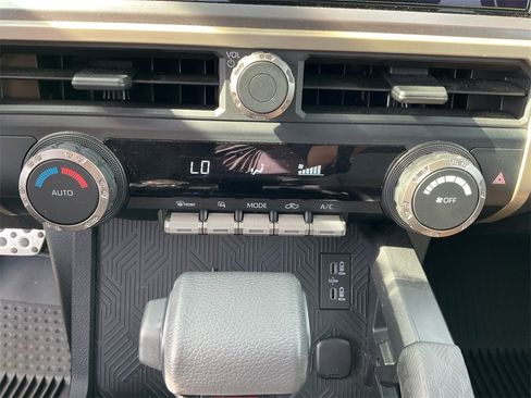 Used 2025 Toyota Tacoma TRD Sport image 21