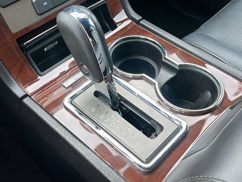 Used 2014 Lincoln Navigator 4WD image 17