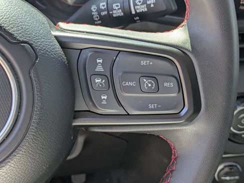Used 2025 Jeep Wrangler Unlimited Rubicon AWD/4WD image 19