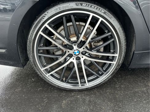 Used 2022 BMW 750i xDrive image 9