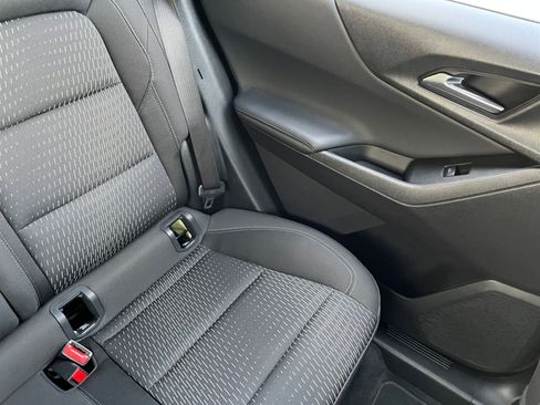 Used 2025 Chevrolet Equinox LT image 36