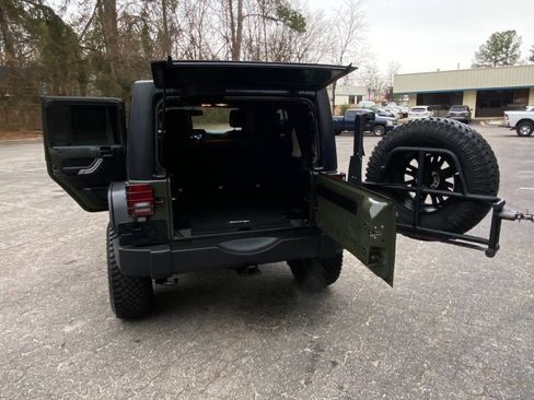 Used 2015 Jeep Wrangler Unlimited Rubicon w/ Connectivity Group AWD/4WD image 40