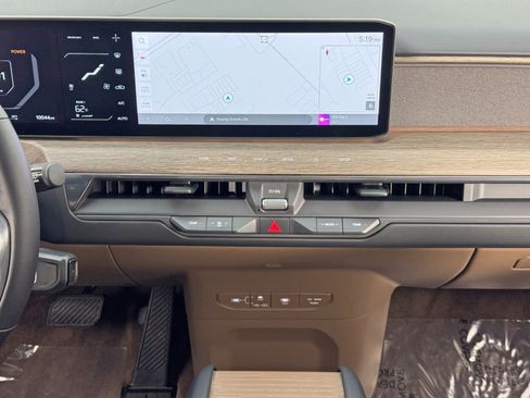 Used 2024 Kia EV9 Land image 25