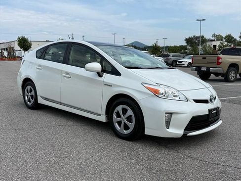 Used 2015 Toyota Prius Four w/ Deluxe Solar Roof Package FWD image 2