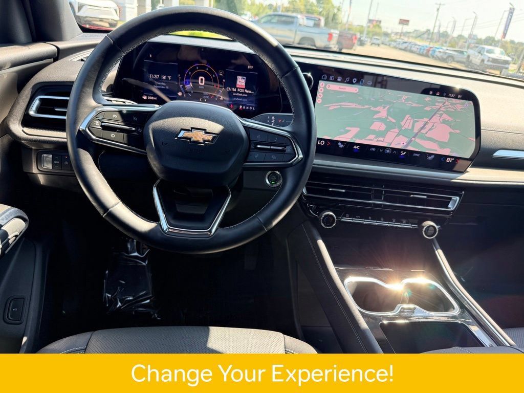 Used 2025 Chevrolet Traverse LT w/ Driver Confidence Package FWD image 12